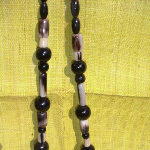 Modèle de collier travaillé de façon traditionnelle