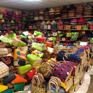 Paniers et chapeaux en rabane