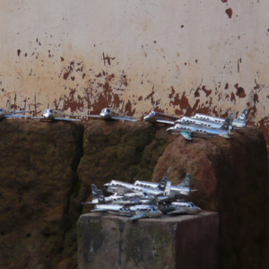 Fabrication des avions en fer blanc - Région d'Antananarivo